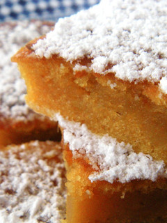 Una foto de Brownie de chocolate blanco y boniato (apto para celíacos)