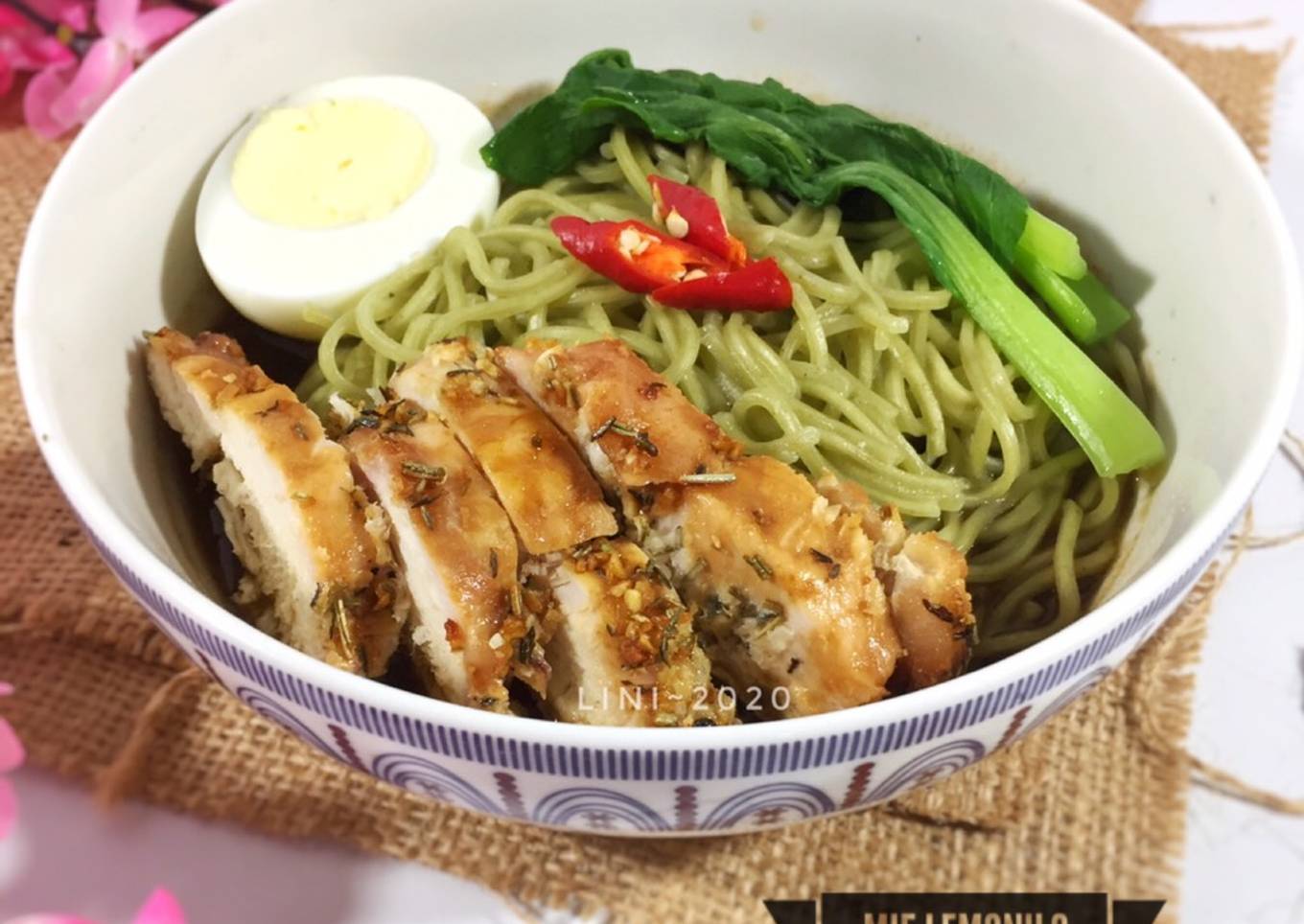 Mie Lemonilo dengan Ayam panggang dan telur - resep kreasi mie instant - ayam panggang lezat - bakmi
