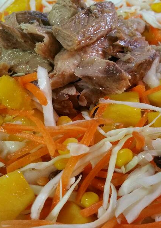 Una foto de Ensalada de mango🍴