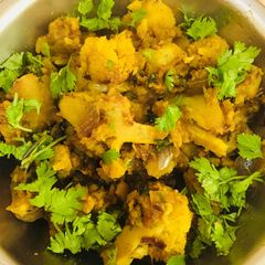 A picture of Cauliflower potato fry.