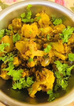 A picture of Cauliflower potato fry.