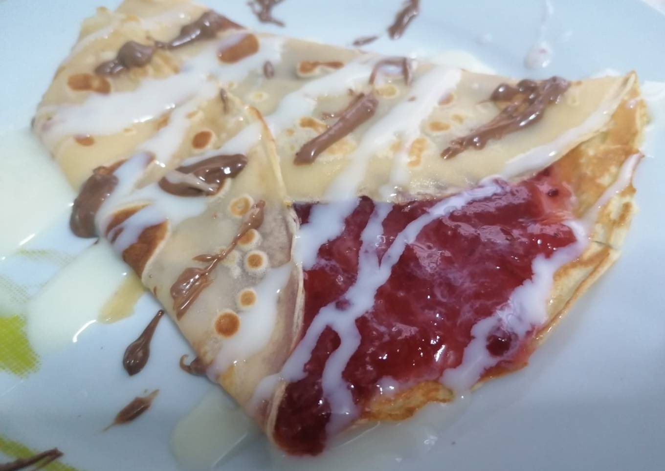 Creps de mermelada de frutos del bosque y leche condensada