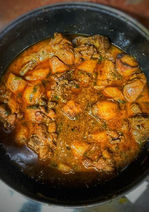 চিকেন আলুর ঝোল(chicken aloor jhol recipe in Bengali) রেসিপির প্রধান ছবি