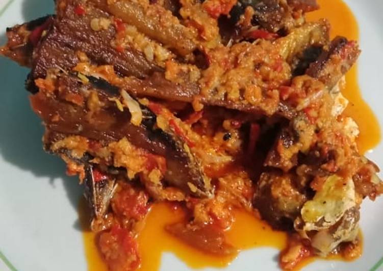 Ikan kering bandeng bumbu balado