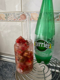 Una foto de Cubos de hielo de fresa y kiwi