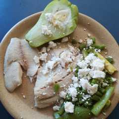 Una foto de Pescado y verduras al vapor