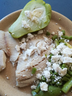 Una foto de Pescado y verduras al vapor