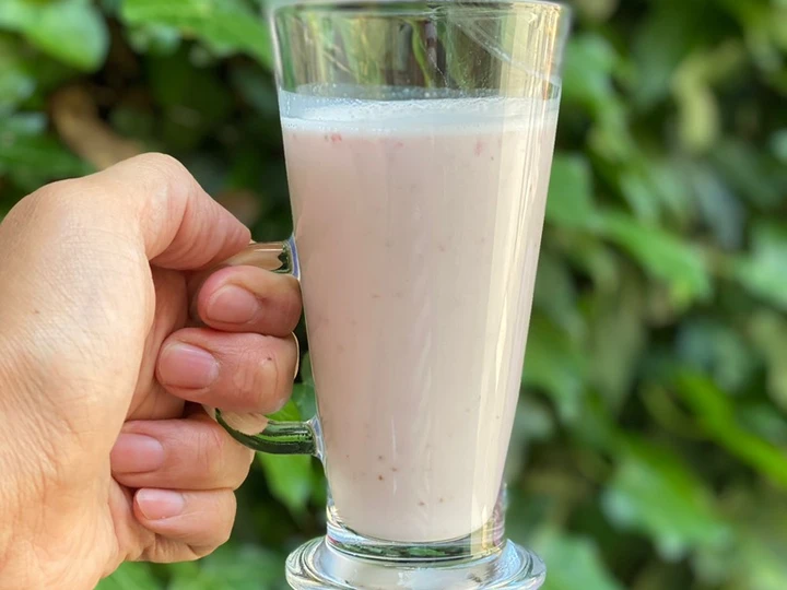 Recipe Strawberry banana smoothie with a hand blender the Perfect Tasty