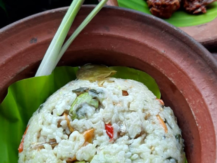 Bagaimana Menyiapkan Nasi liwet sunda gurih full rempah, Magic com Anti Gagal
