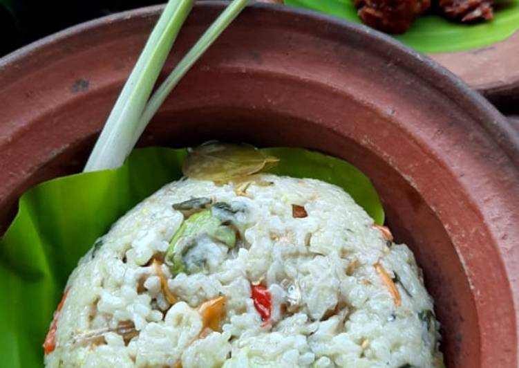 Langkah Mudah untuk Menyiapkan Nasi liwet sunda gurih full rempah, Magic com yang Sempurna