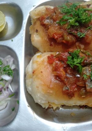 मसाला पाव (masala pav recipe in marathi) रेसिपी चे मुख्य फोटो 