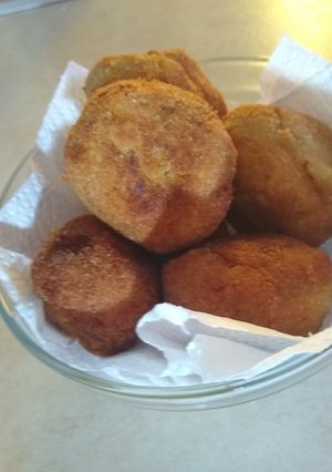 Una foto de Bombas de zapallo(anco) rellenas de queso