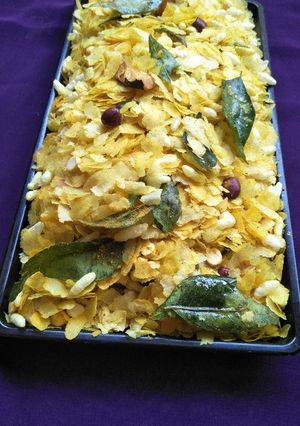 रोस्टेड महाराष्ट्रीयन चिवडा (Roasted Maharashtrian chivda recipe in Hindi) रेसिपी मुख्य फोटो