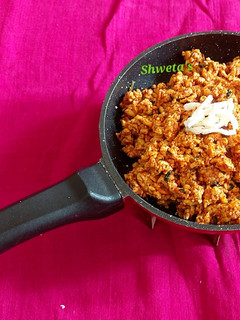 પર્યુષણ સ્પેશિયલ જૈન પનીર ભુર્જી (Paryushan Special Jain Paneer Bhurji Recipe in Gujarati) રેસીપી મુખ્ય ફોટો
