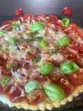 Tarte tatin con pomodorini, caciocavallo e pesto