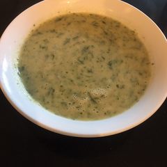 A picture of Parsley and White Bean Soup.