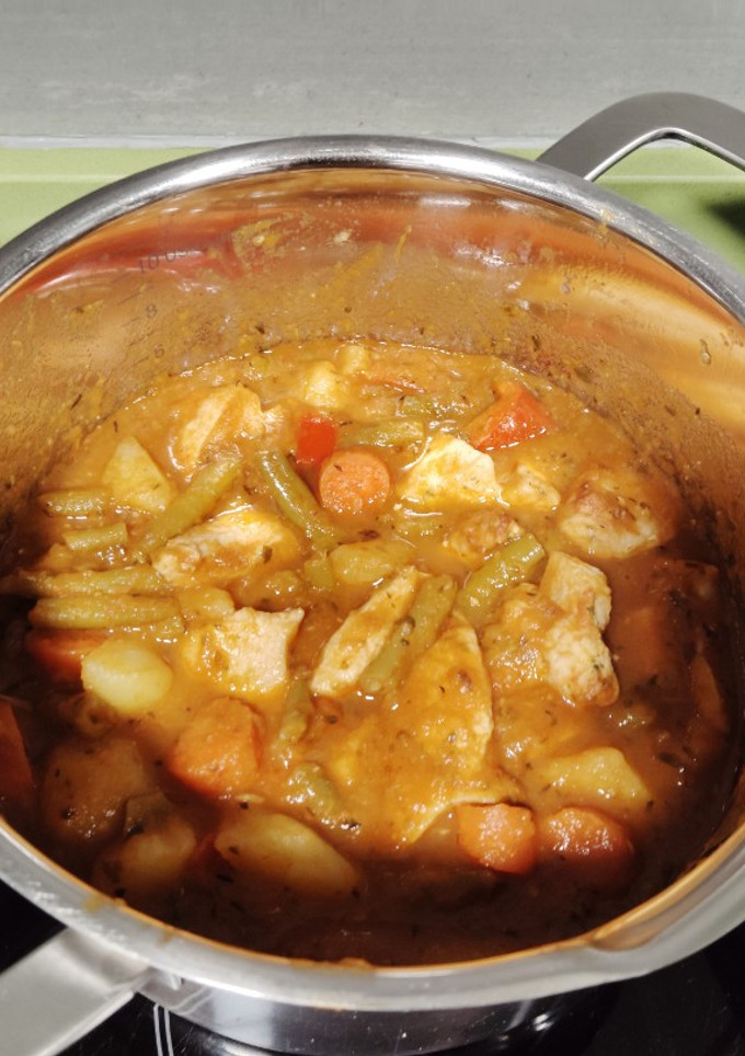 Una foto de Estofado de pollo Thermomix y airfryer