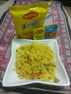 મેગી પુલાવ (Maggi Pulao Recipe in Gujarati) રેસીપી મુખ્ય ફોટો