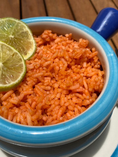 Una foto de Arroz rojo en microondas