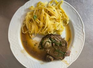 Una foto de Espalccini: Espaldilla sous vide y Fetuccini