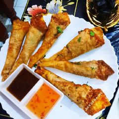 A picture of Chicken samosa patti Cones.