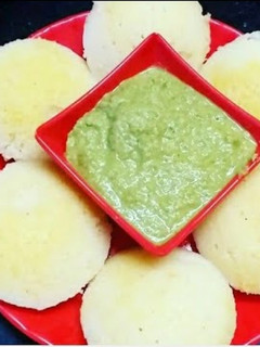 सूजी इडली (Suji idli recipe in hindi) रेसिपी मुख्य फोटो