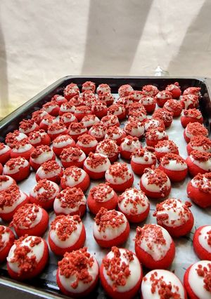 Foto resep Crumbl red velvet ball cookies