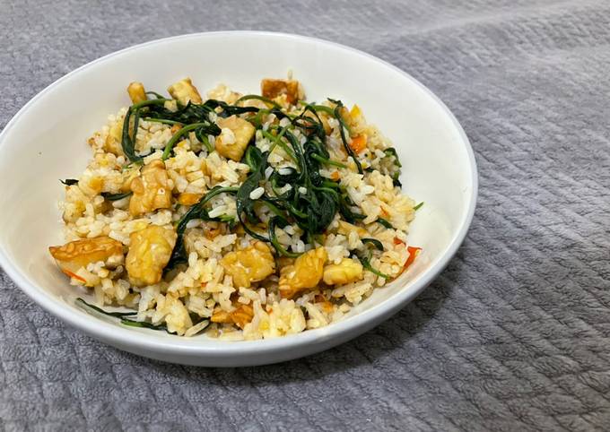 Cara Membuat Kale Fried Rice With Tempeh Nasi Goreng Kangkung Tempe Vegan Friendly Yang Enak Dengan Bahan Yang Murah Resep Turun Temurun