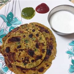 A picture of Muli ke Parathe.