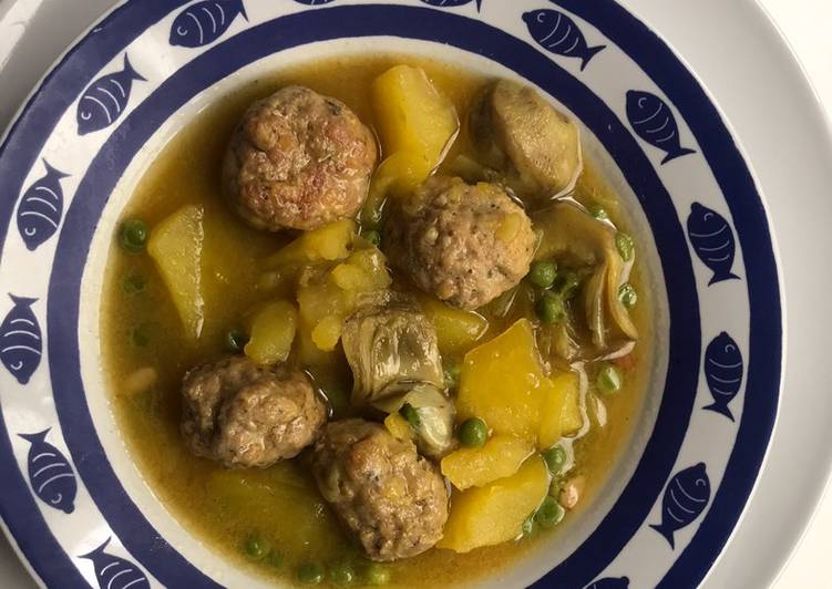 Guisado con albóndigas de carne,  nuez moscada y canela
