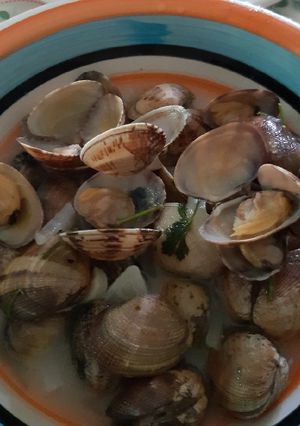 Una foto de Almejas en salsa verde