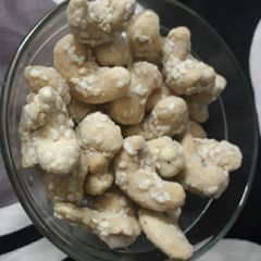 A picture of Sugar coated cashewnuts.