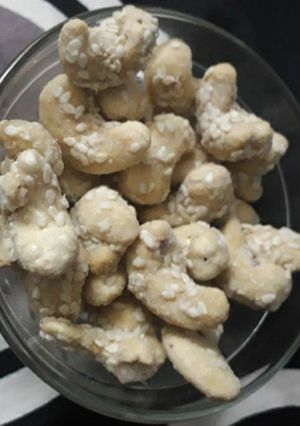 A picture of Sugar coated cashewnuts.