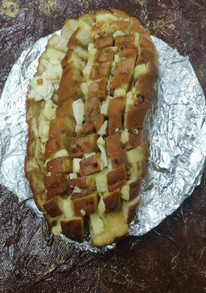 A picture of Pull apart garlic bread.