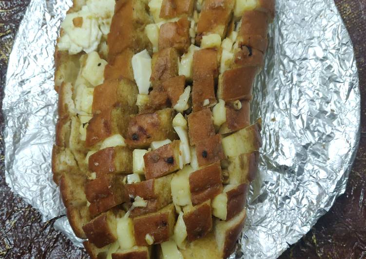 Pull apart garlic bread