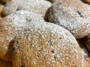 Una foto di biscotti senza glutine e burro