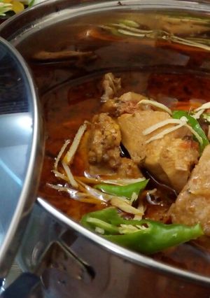 A picture of Chicken handi (gravy).