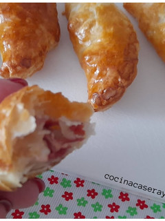 Una foto de Empanadillas de hojaldre con pringá