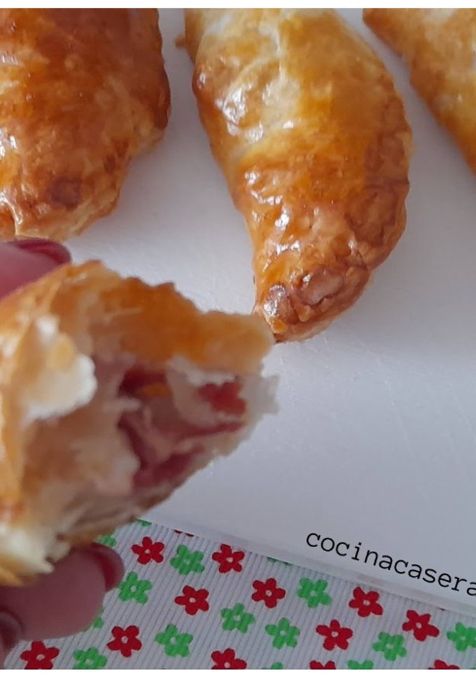 Una foto de Empanadillas de hojaldre con pringá