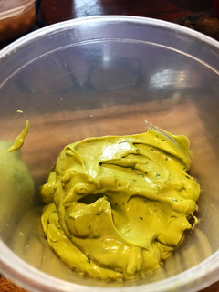 Una foto de Crema de palta y perejil
