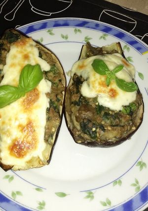 Una foto de Berenjenas rellenas de carne