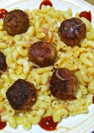 A picture of Pasta with BBQ meat bols.