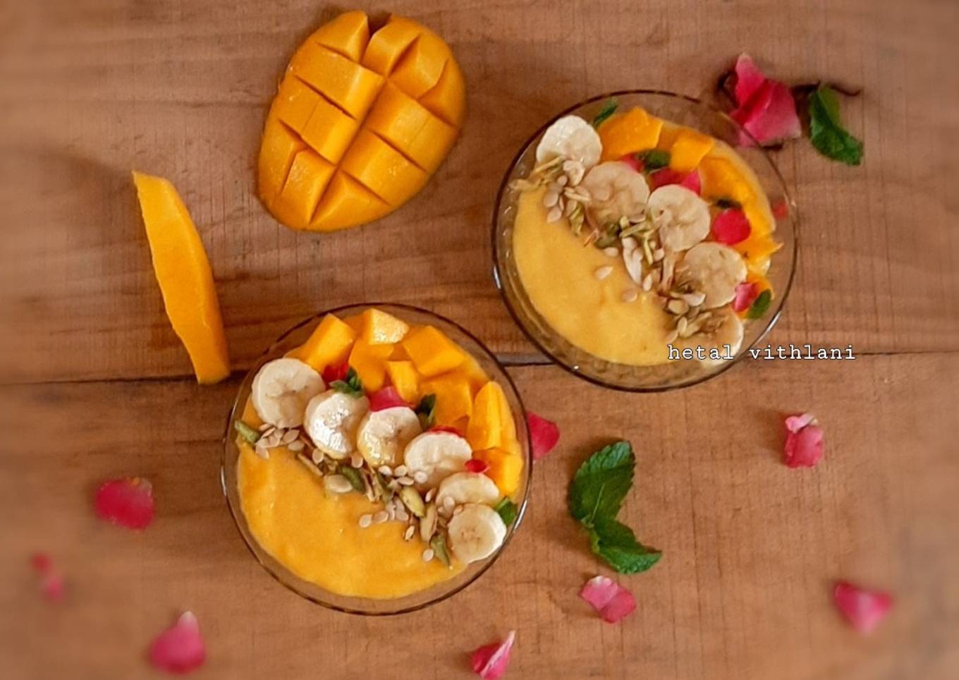 Mango smoothie bowl