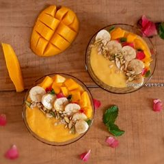 A picture of Mango smoothie bowl.