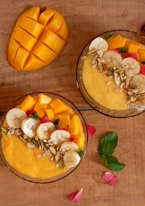 A picture of Mango smoothie bowl.