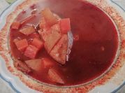 Una foto de consomé de pescado