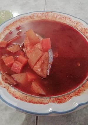 Una foto de Consomé de camarón con pescado