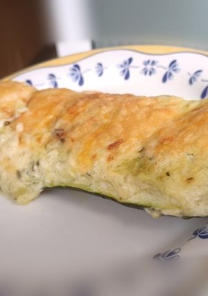 Una foto de Calabacín relleno de col, cebolla y champiñones