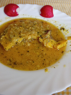 Una foto de Tintorera en salsa amarilla
