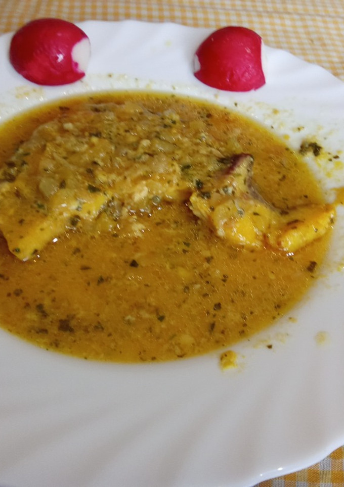 Una foto de Tintorera en salsa amarilla